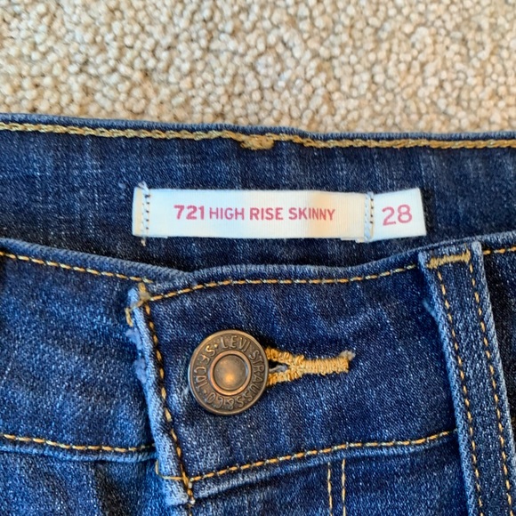 Levi’s 721 High Rise Skinny Jeans - Picture 3 of 6